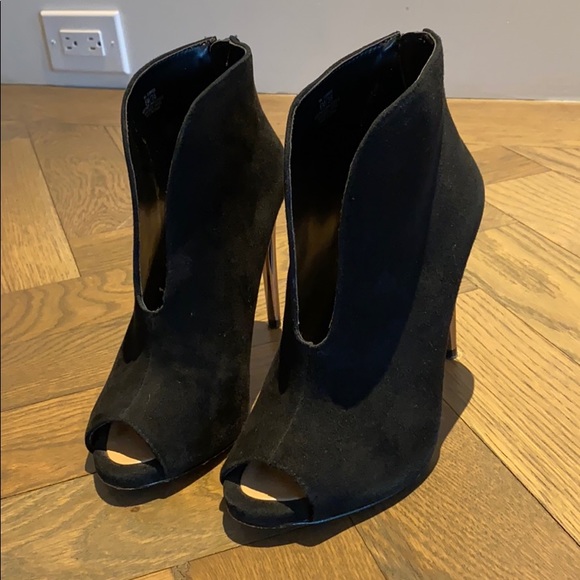 Sexy BCBG Short Suede Boots - Picture 4 of 9